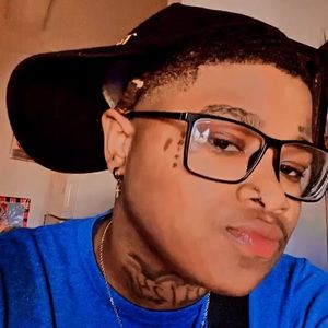 Meet your Posher, Ebony